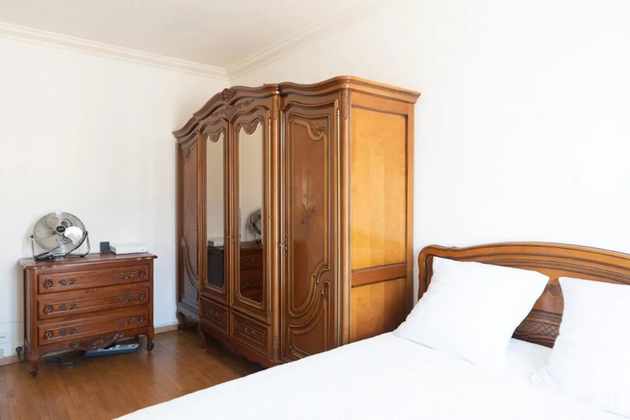 Elegant Apt For 2 Near The Montparnasse Tower contacts